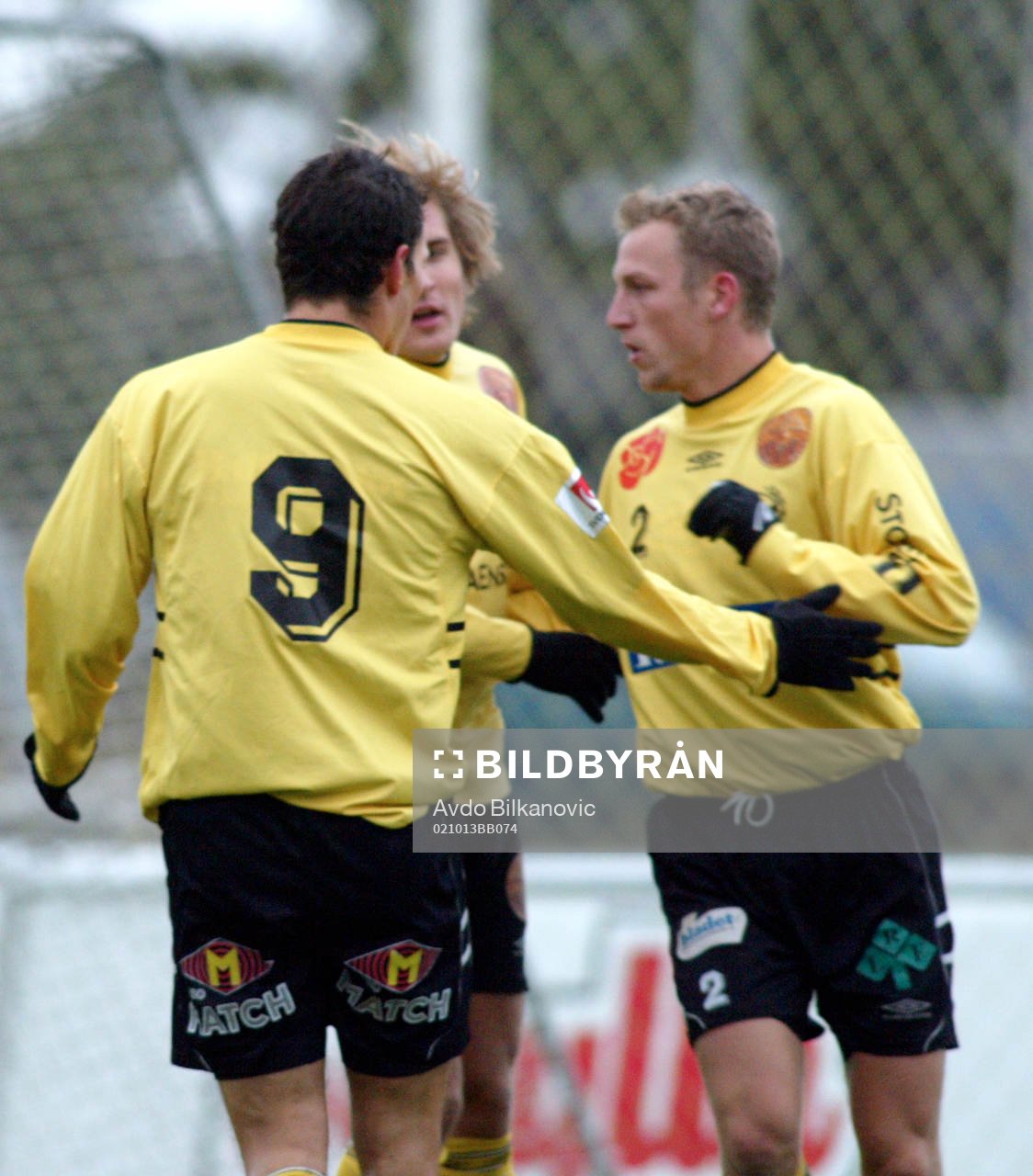 Fotboll, Superettan, Mjällby - Gefle: Håkan Bengtsson jublar tillsammans med Peter Hiir-Salakka och Johan Svensson, Mjällby