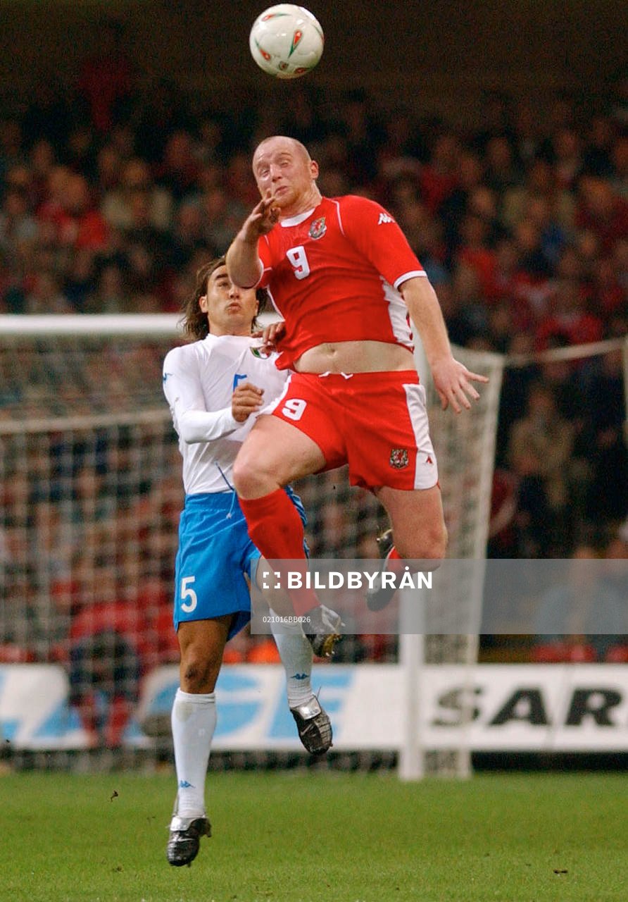 John Hartson, Wales och Fabio Cannavaro, Italien