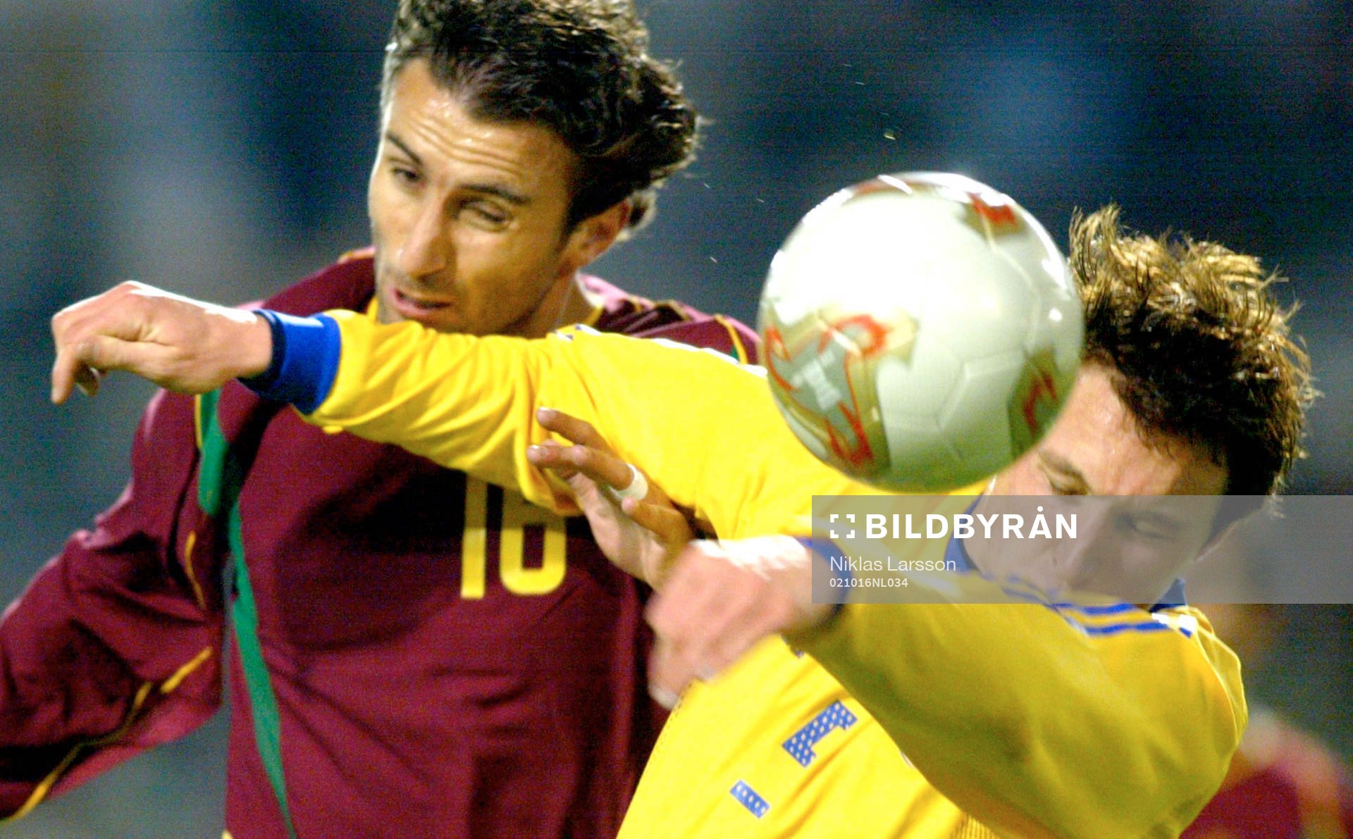 Kim Källström förlorar en duell mot Jorge Silva