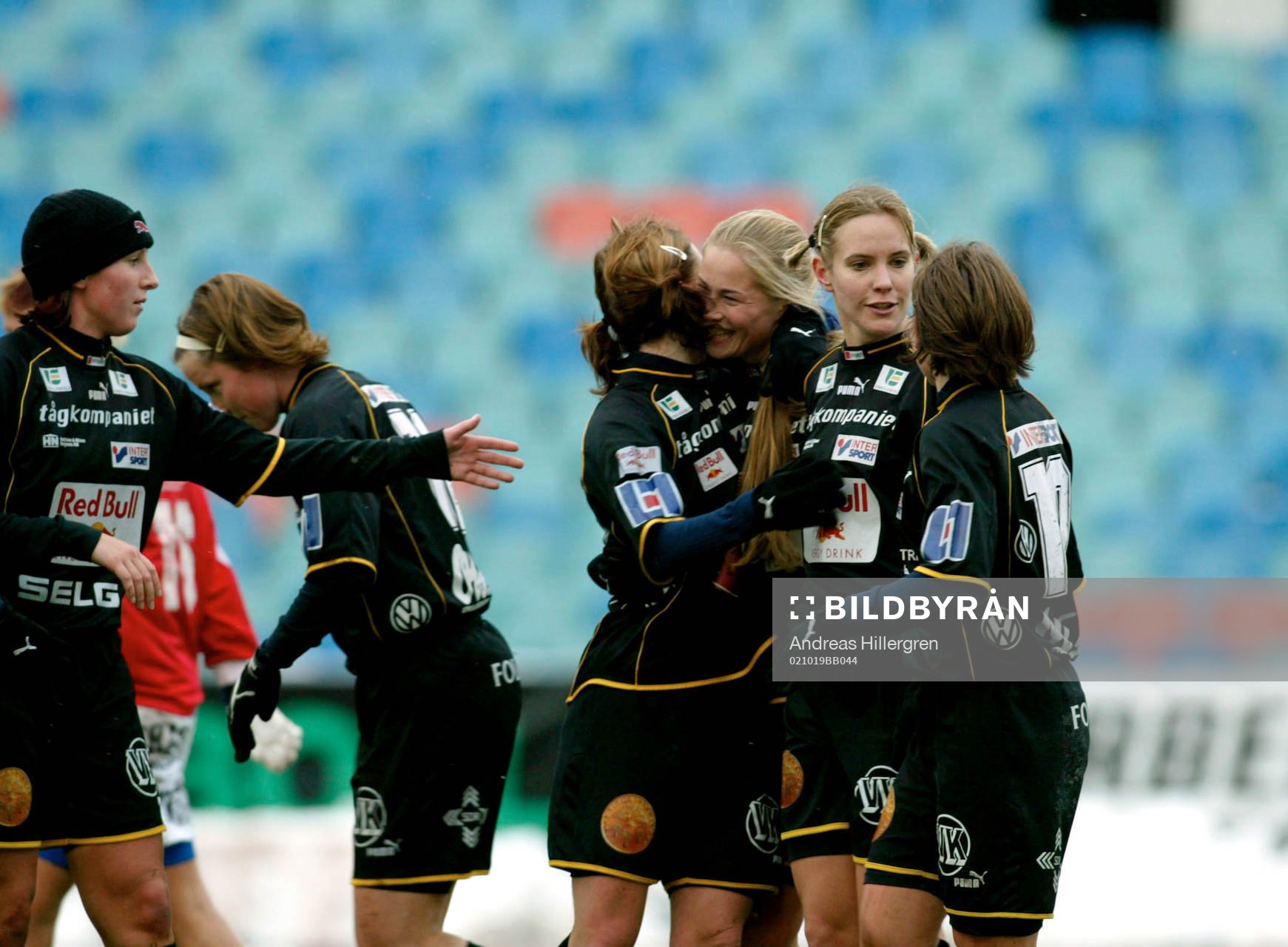  Umeå IK, jubel, Malin Moström kramar om målskytten Emma Lindqvist, Therese Kapstad och Hanna Ljungberg och Sofia Eriksson.