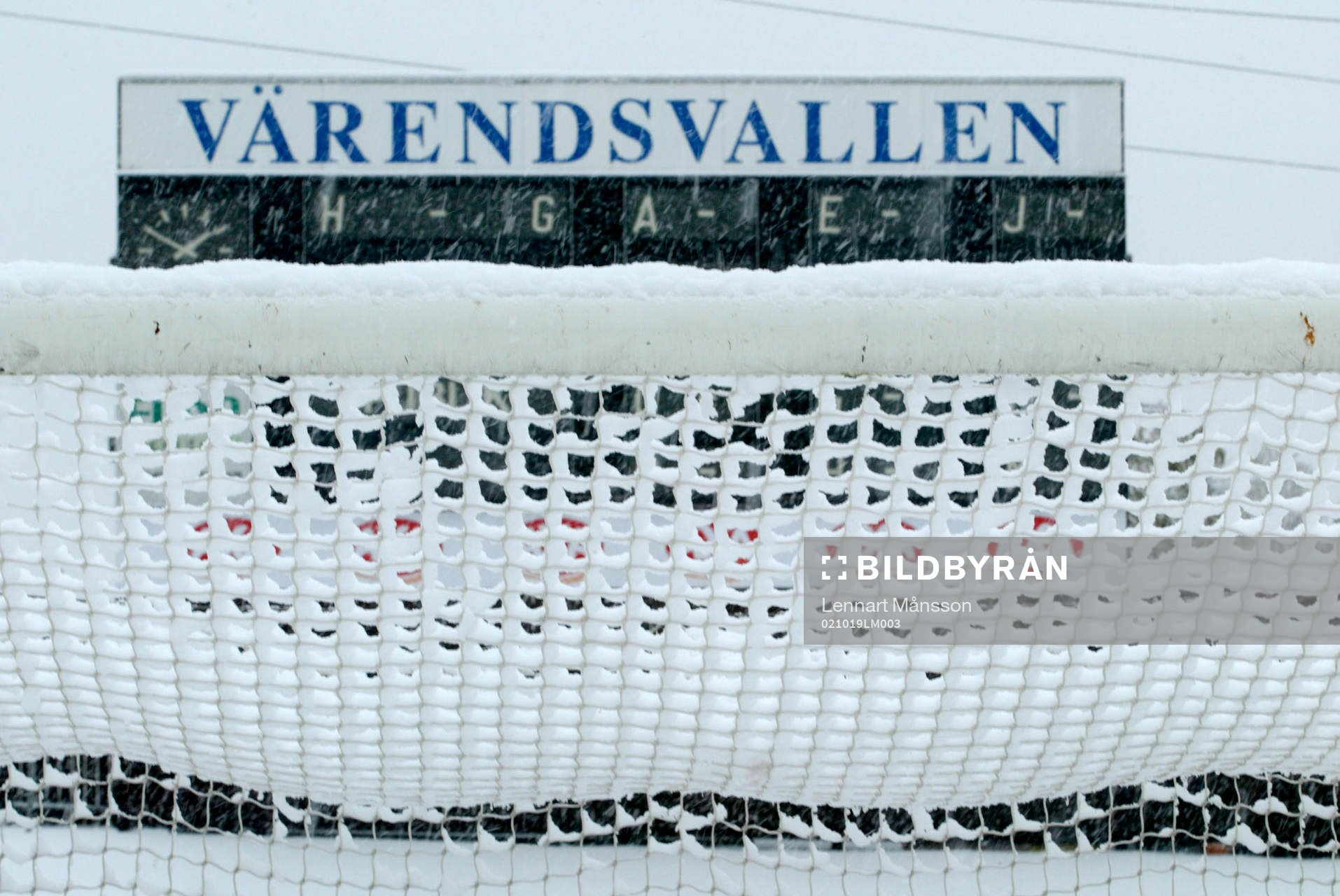 Snön låg tung på målställningarna på Värendsvallen