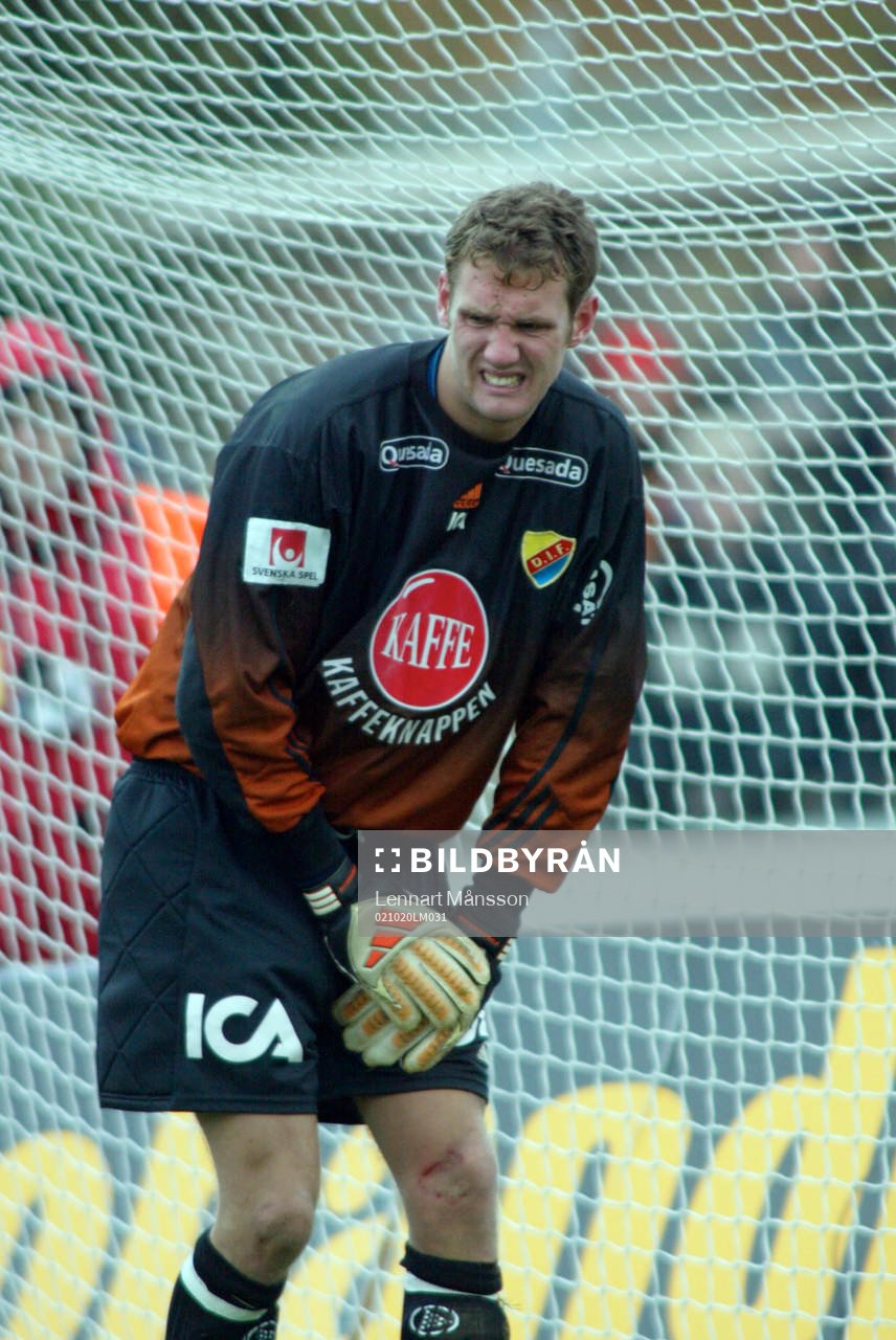 Andreas Isaksson skadad i första halvlek, men kom igen och