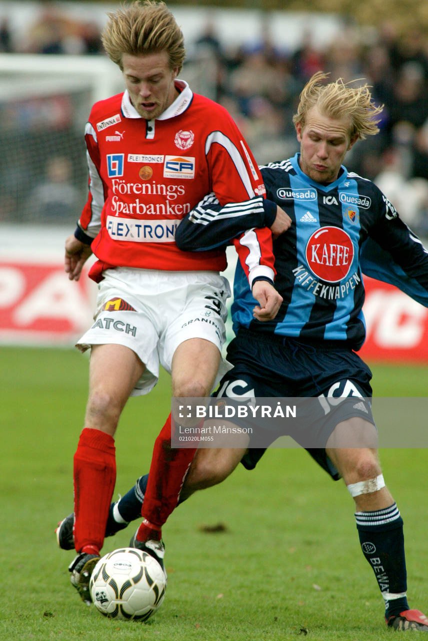 Joachim Lantz och Mikael Dorsin i kamp om bollen