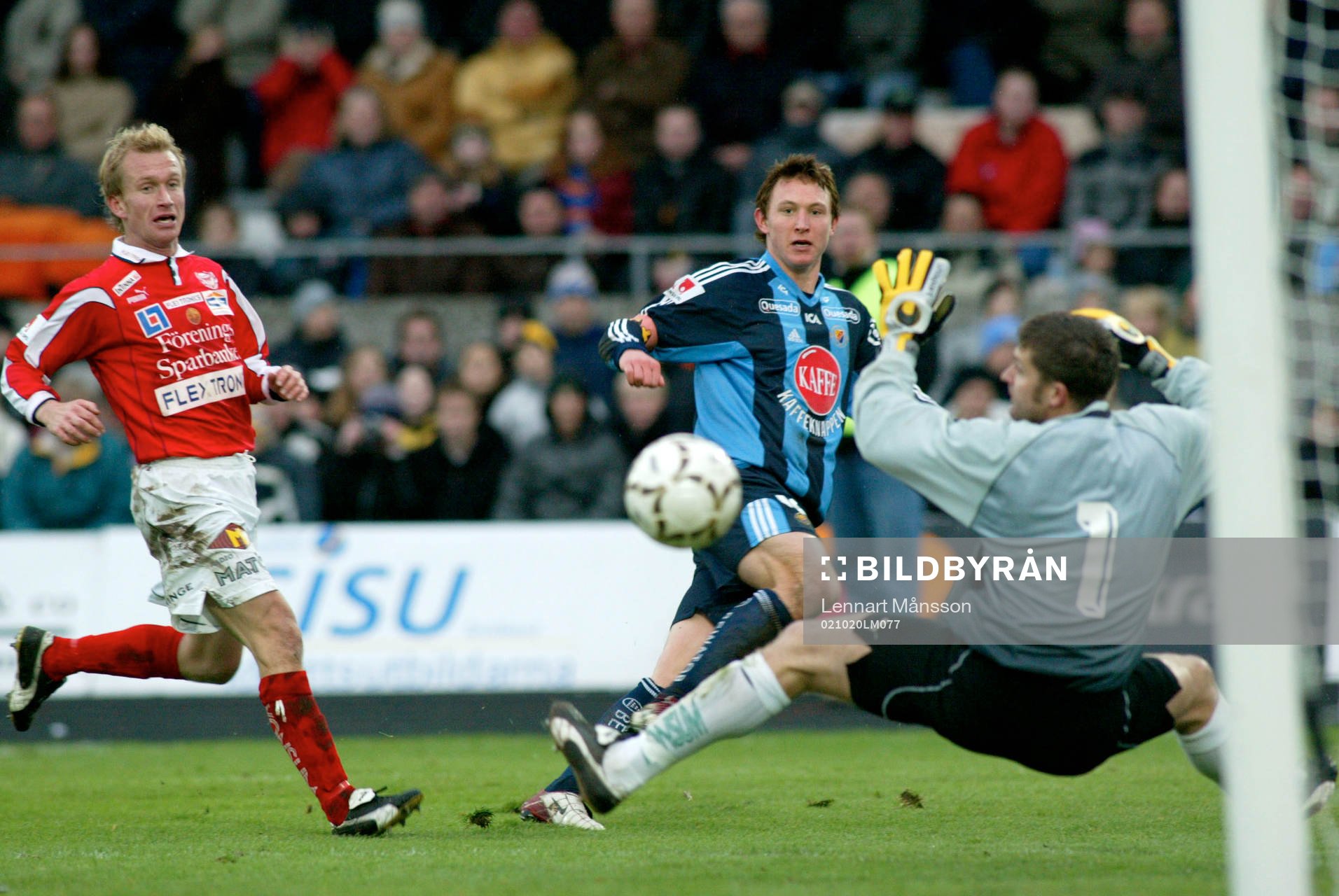  Niklas Kaldner, Kalmar och  Kim Källström, DIF framför Petter Wastå målvakt, Kalmar.