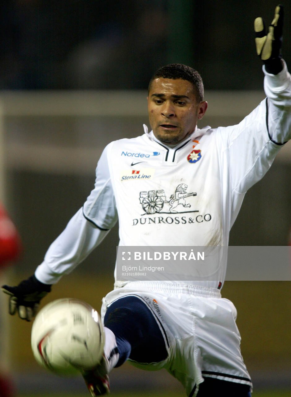 Afonso Alves tar ner bollen