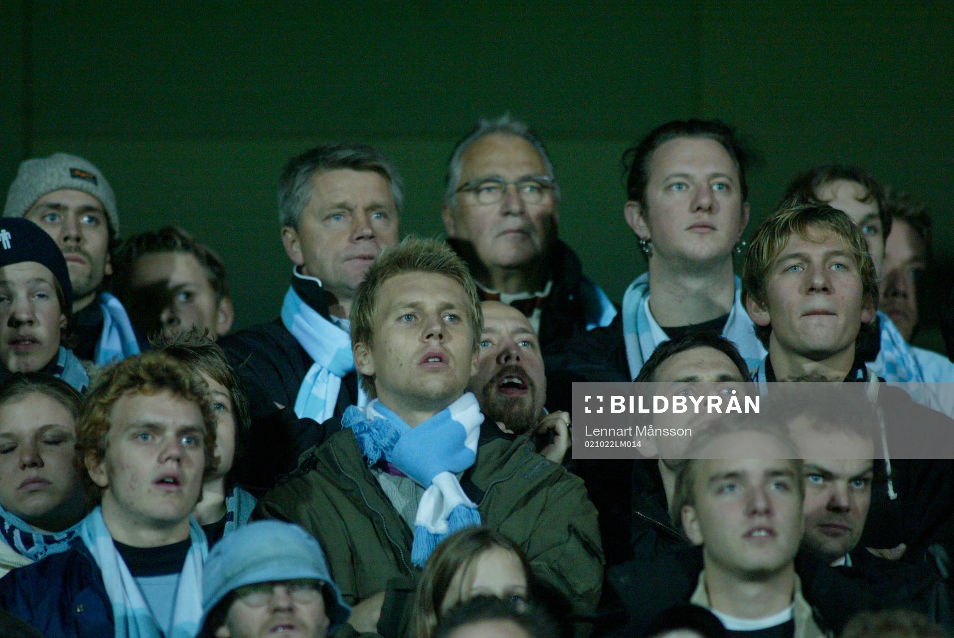 Hasse Borg och Bengt Madsen bland MFF-supportrarna