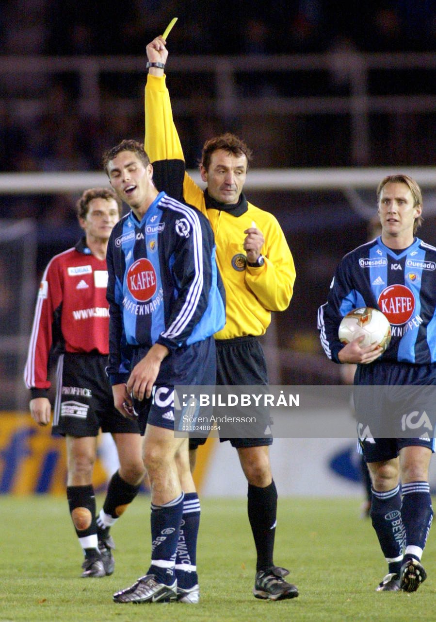 Johan Elmander varnad av domare Miro Ukalovic. Varning,