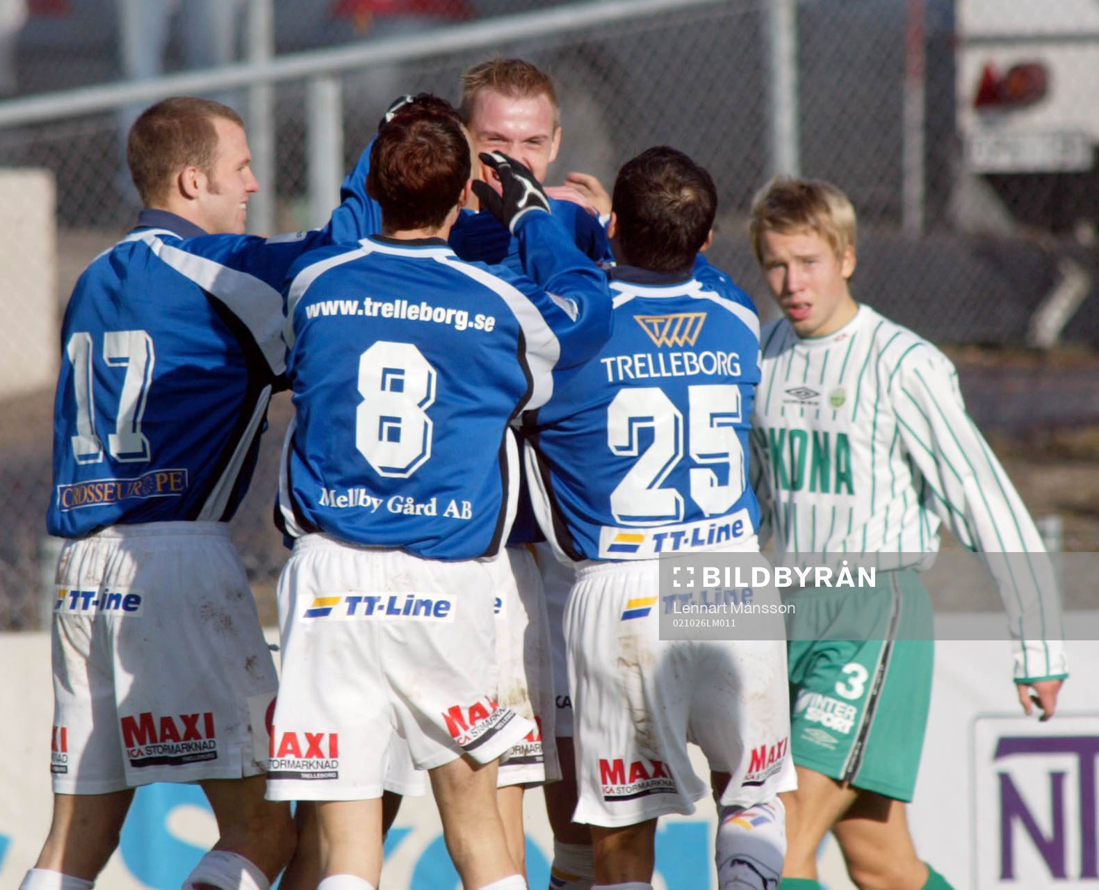 TFF har gjort 2-1 och VF-backen Adam Johansson deppar, där