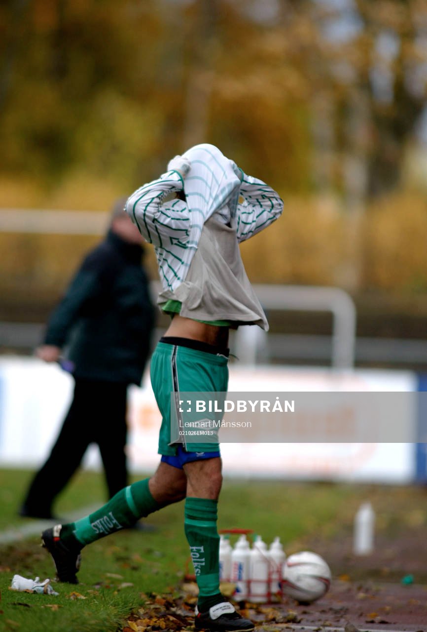 Med tunga steg lämnar George Mourad plan, han gjorde 1-0