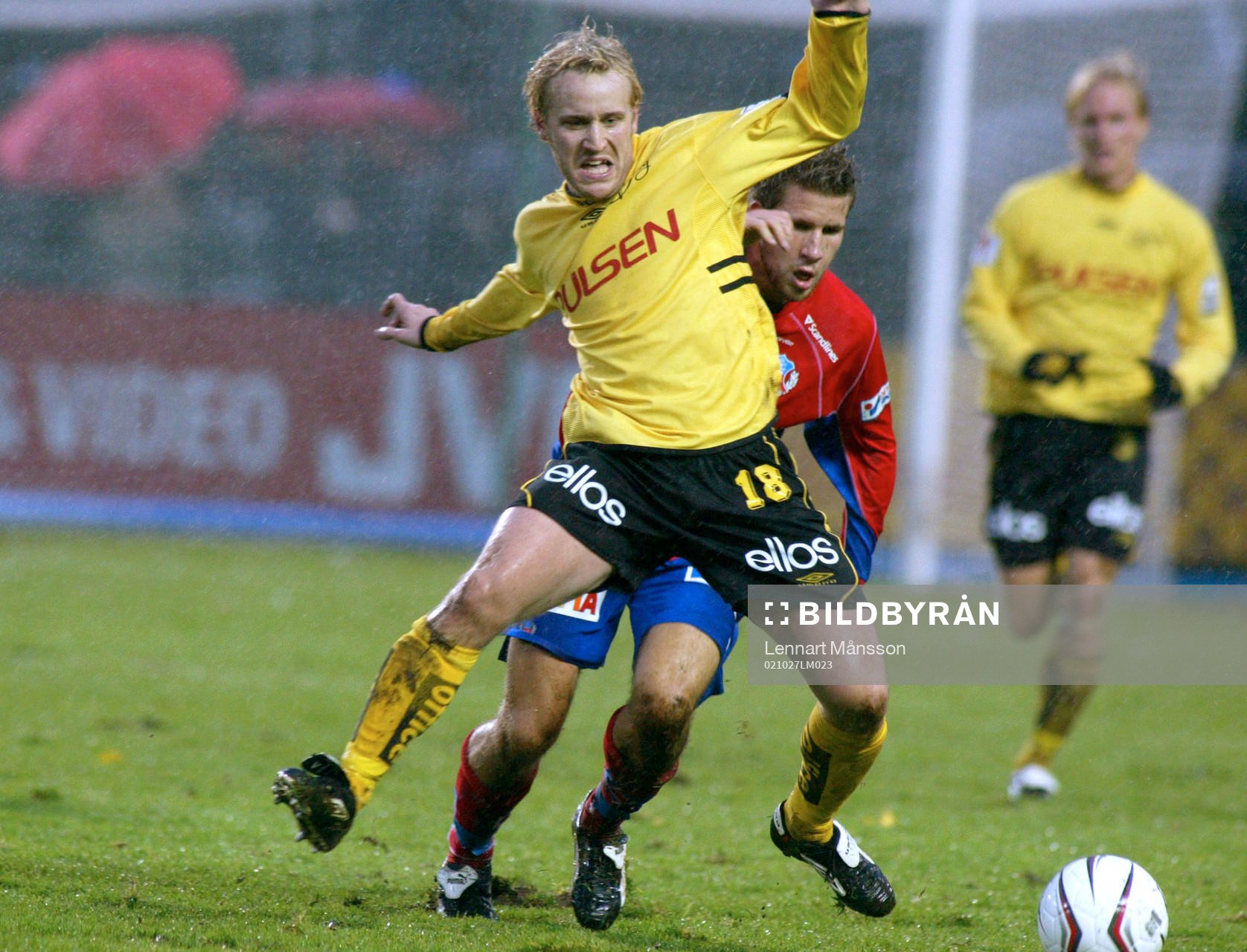 Pär Karlsson, Elfsborg, tränger sig fram före Christian