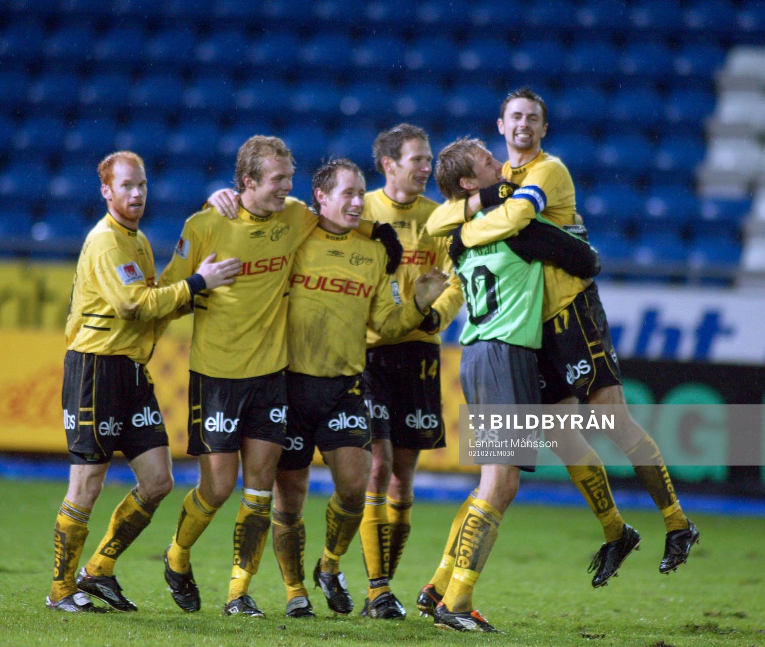  Elfsborg jublar över nytt kontrakt, fr.v. Magnus Samuelsson, Martin Andersson, Johan Karlsson, Joakim Alexandersson, Johan Wilandh och Kristoffer Arvhage. 