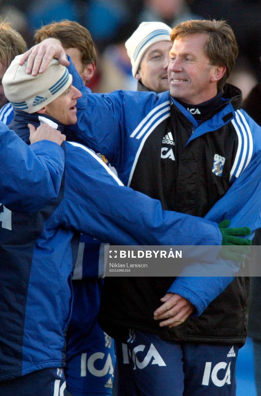  Roger Gustafsson, tränare, jublar efter matchen.
© Bildbyrån - 50656 D