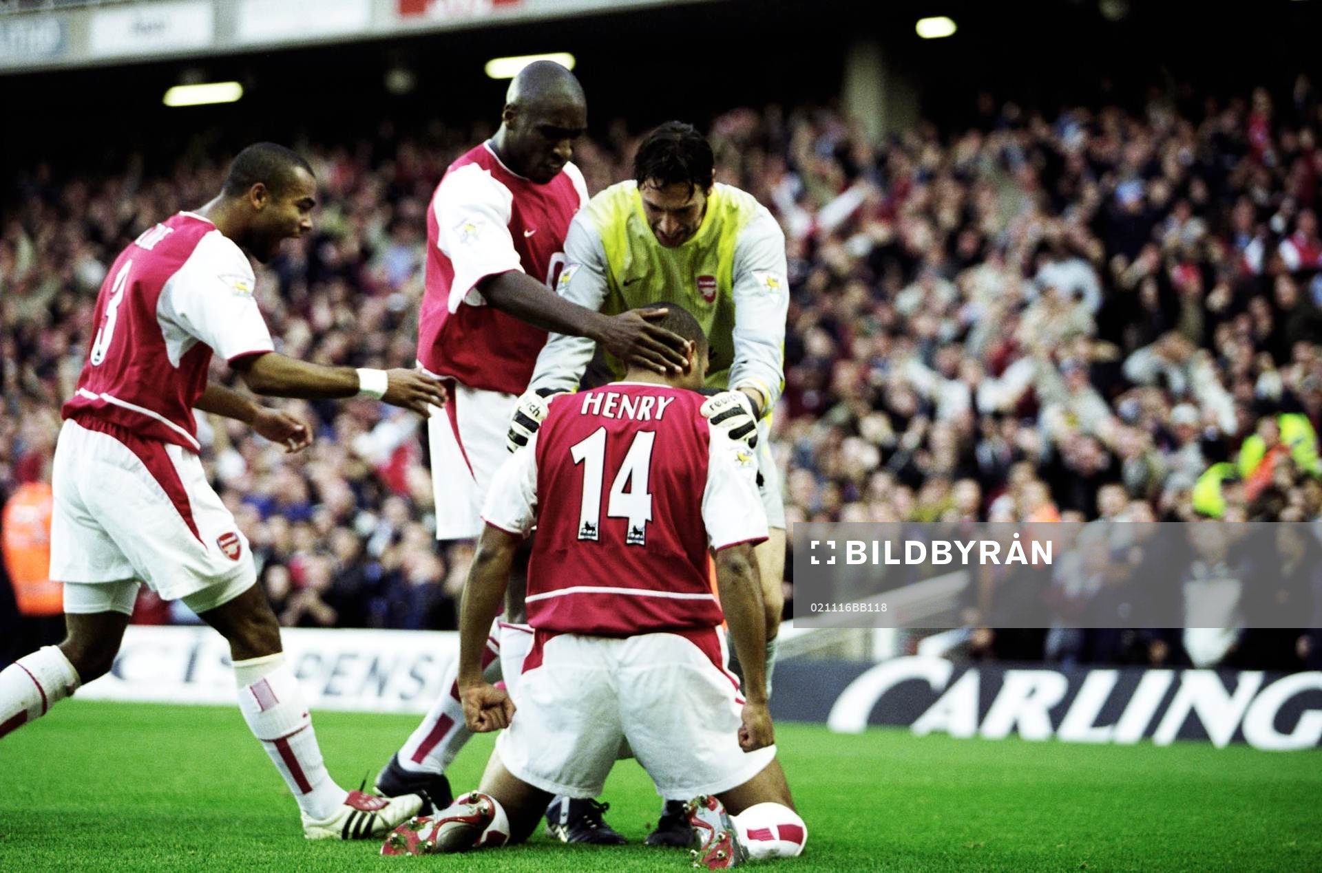 Thierry Henry, Arsenal gratuleras av Ashley Cole, Sol