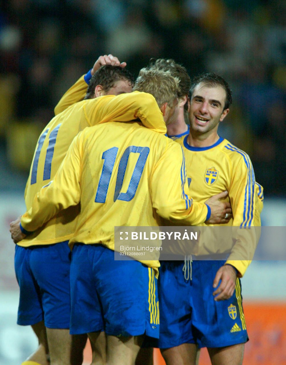 Johan Elmander, Kennedy Bakircioglü mfl. gratulerar Marcus