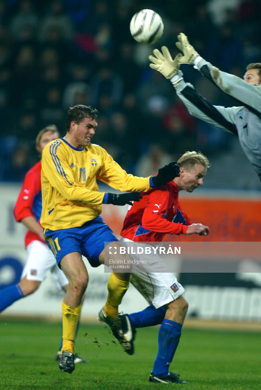 Johan Elmander, René Bolf och målvakt, Petr Cech