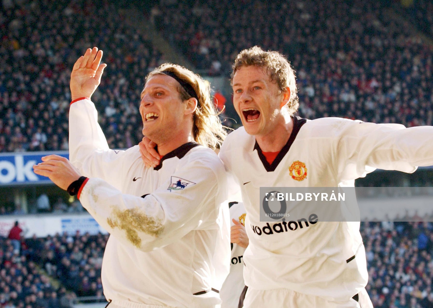  Diego Forlan, Manchester United avgjorde matchen och gratuleras av Ole Gunnar Solskjaer.