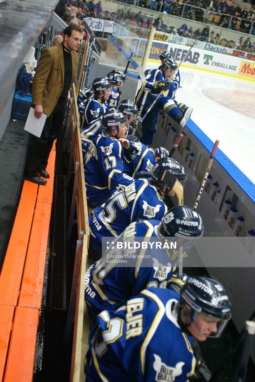Arto Ruotanen, assisterande tränare, HV 71. Bås, bänk