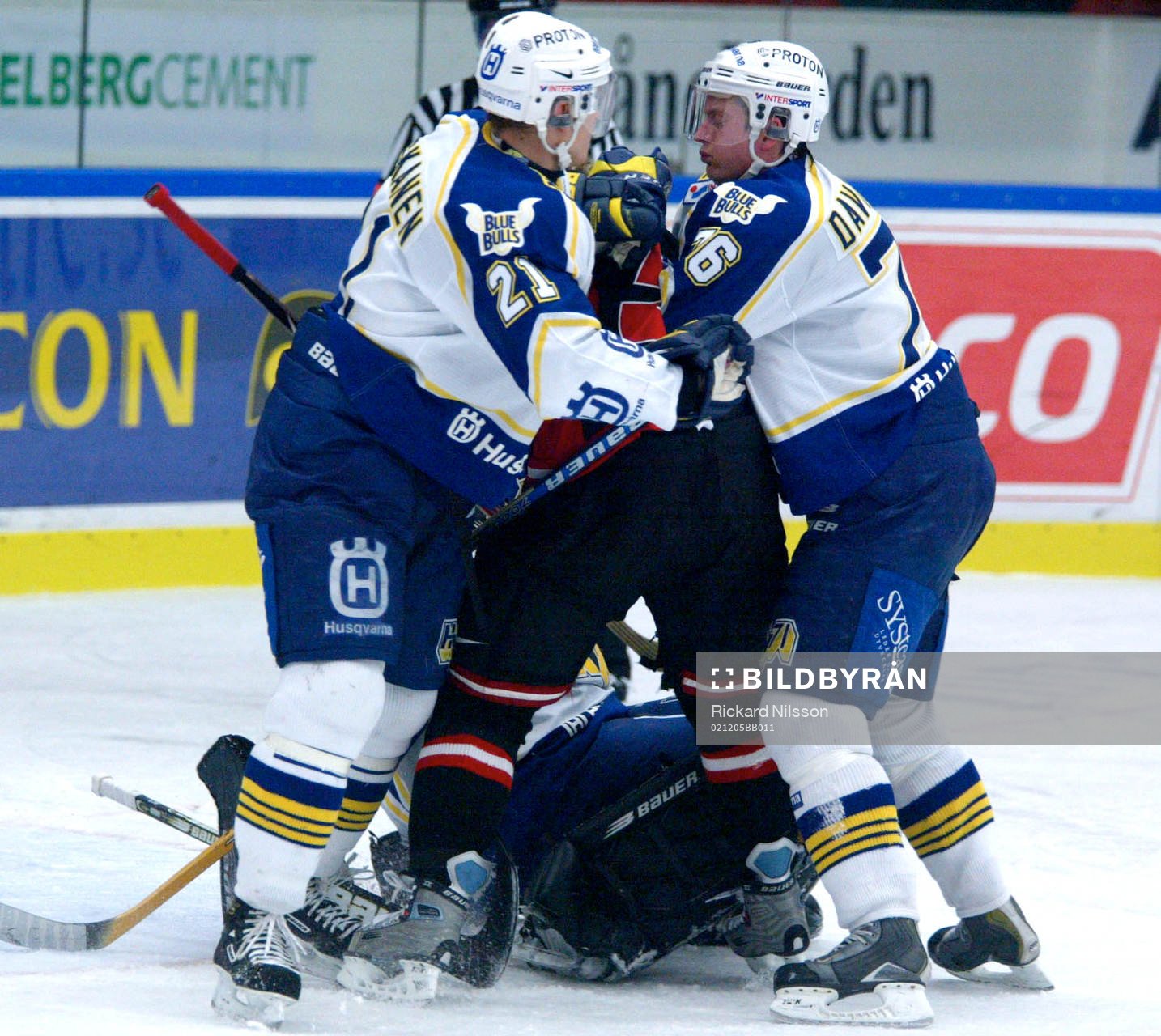 Mika Niskanen och Johan Davidsson, HV trycker ihop en