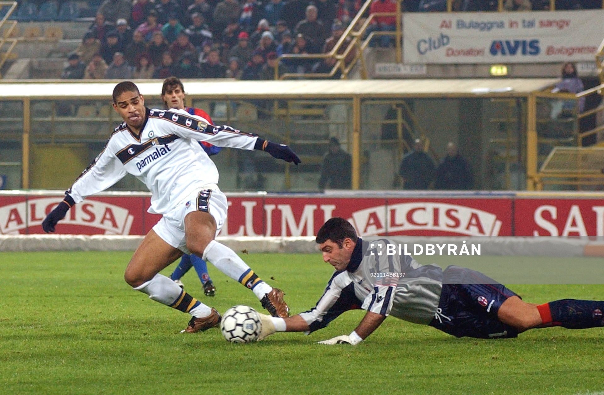 Adriano, Parma och Pagliuca, målvakt, Bologna. Räddning