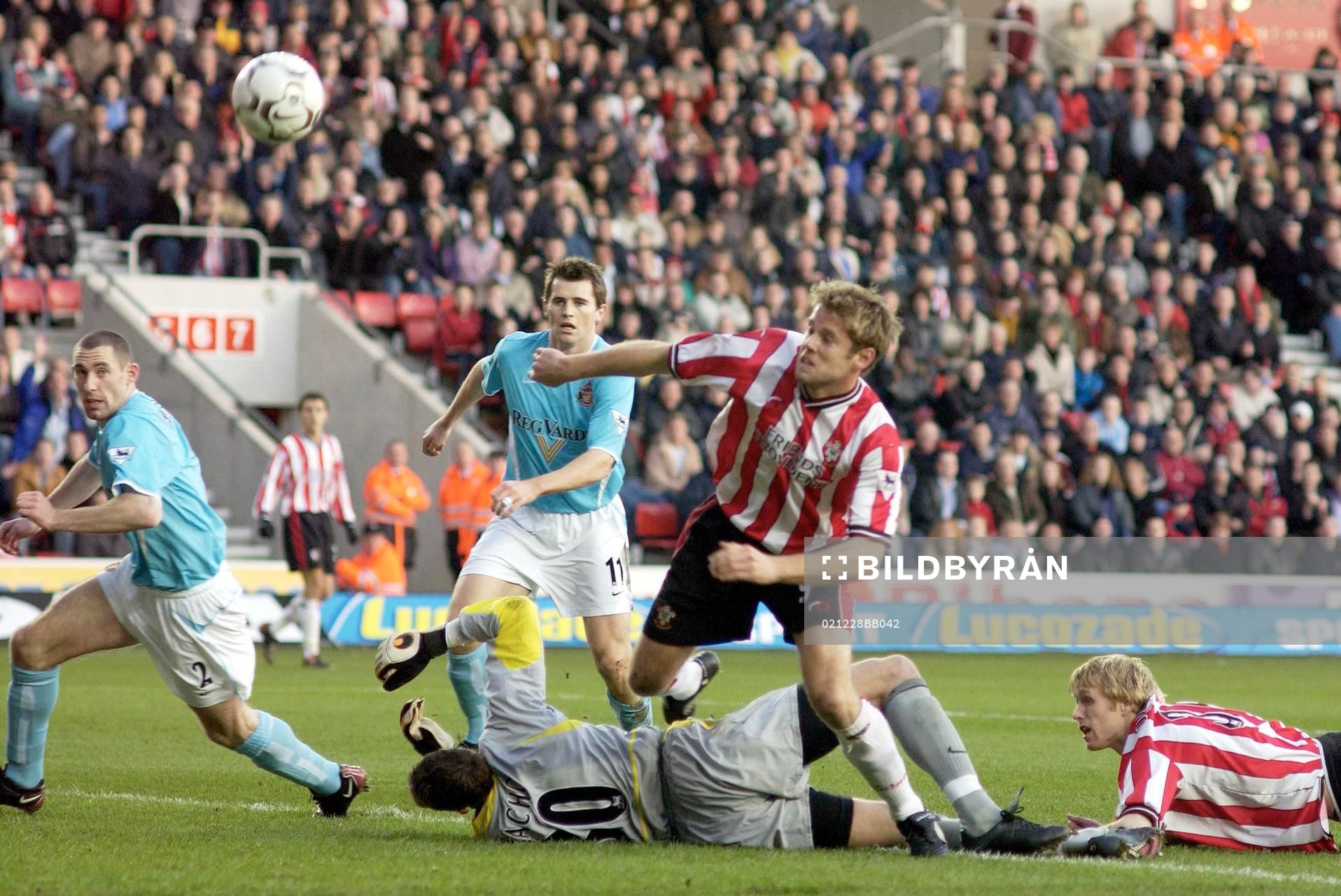  James Beattie, Southampton gör mål i första halvlek, men målet underkänns...