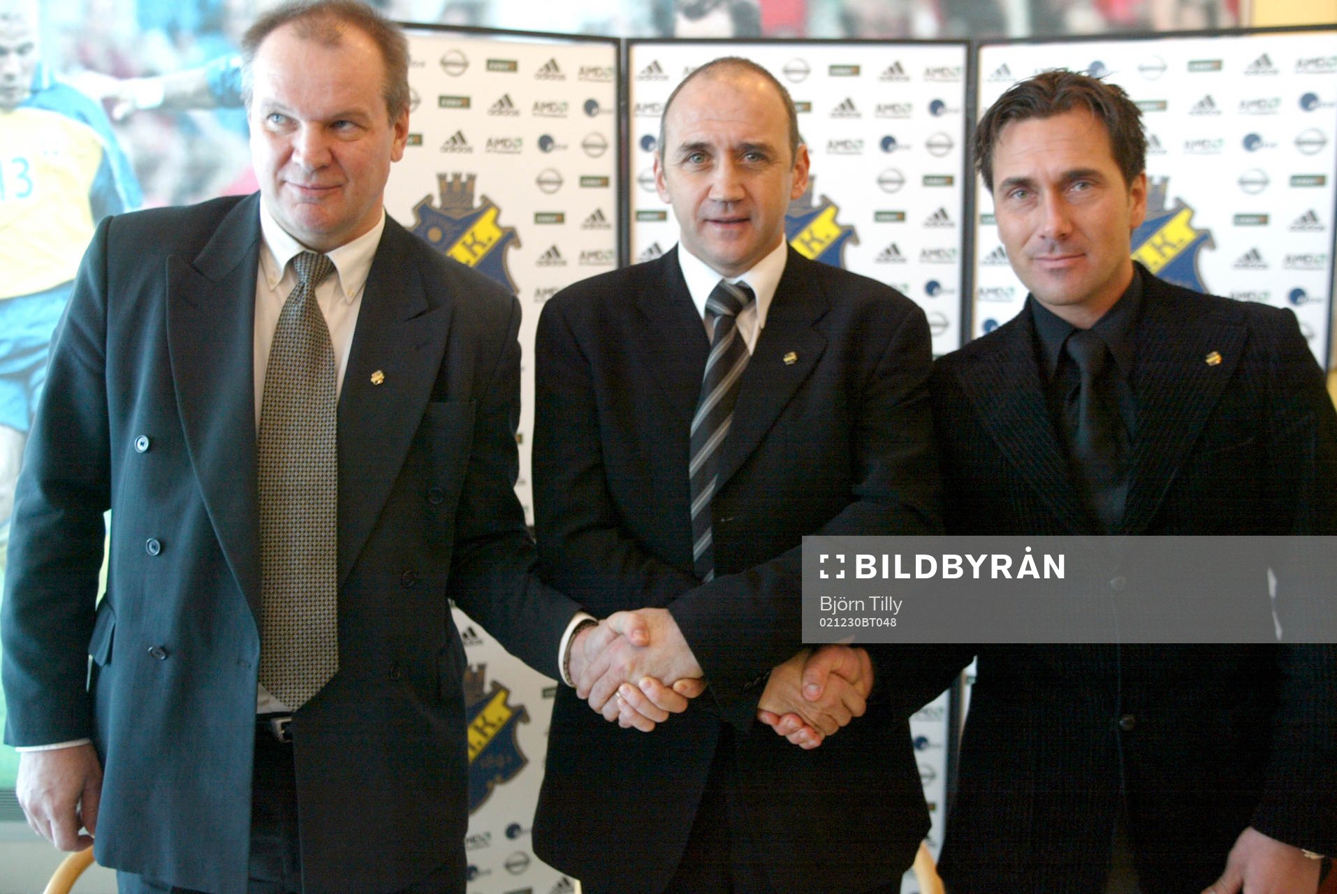 Richard Money, tränare AIK hälsas välkommen av Sanny