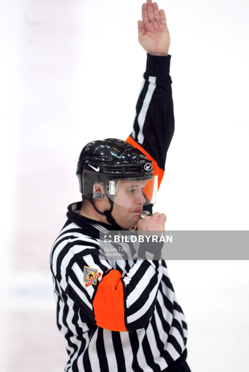 Ulf Gyllander, domare, tecken, visselpipa