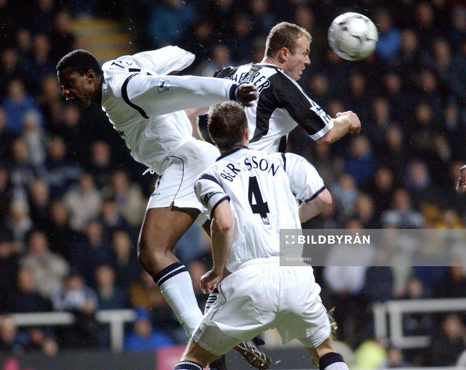  Alan Shearer, Newcastle och Bruno N´Gotty, Bolton. Nick, nickduell.