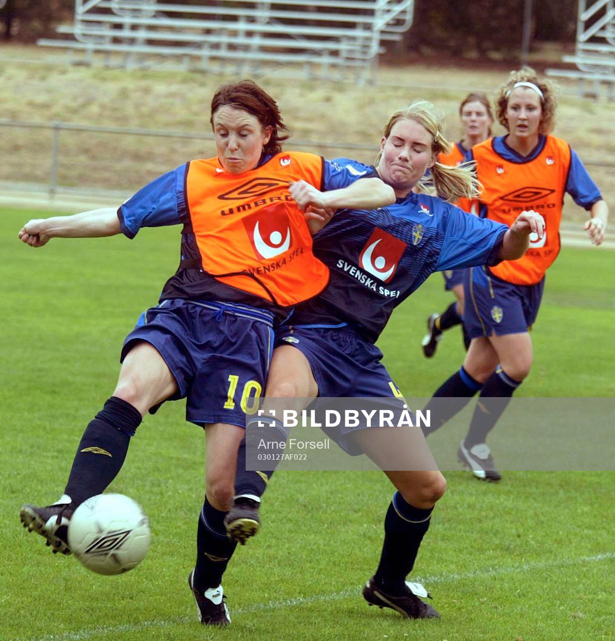 Fotboll Dam. Australia Cup. Hårda tag på Sveriges