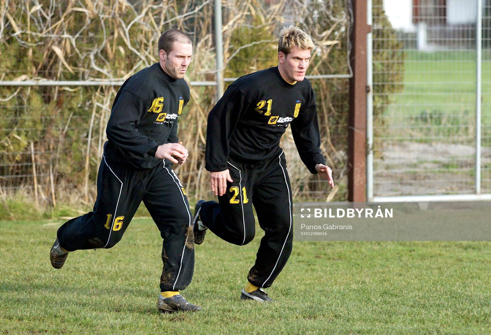 Magnus Källander, har skrivit kontrakt med Aris FC, Robert
