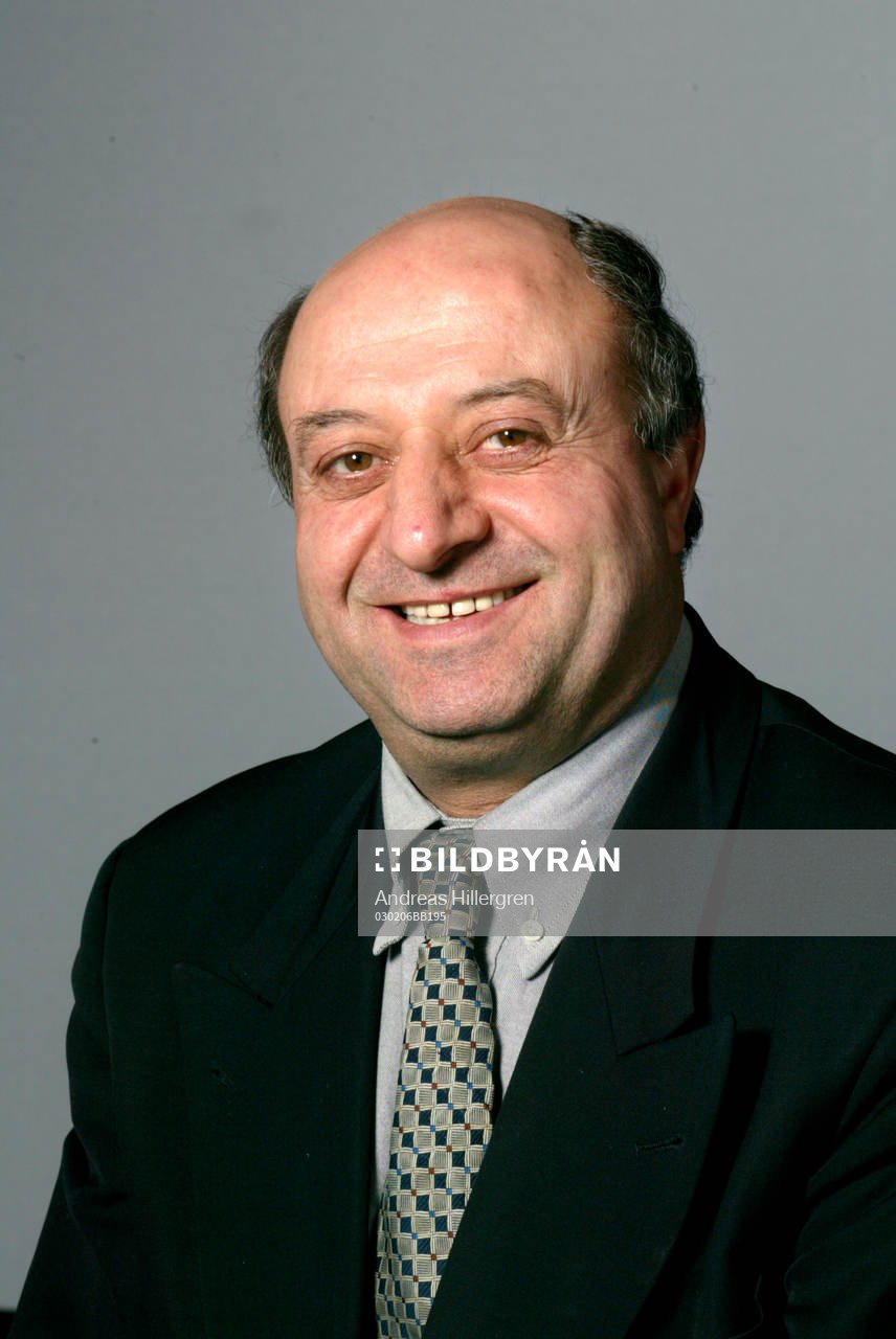  Melek Bisso, Lagledare.