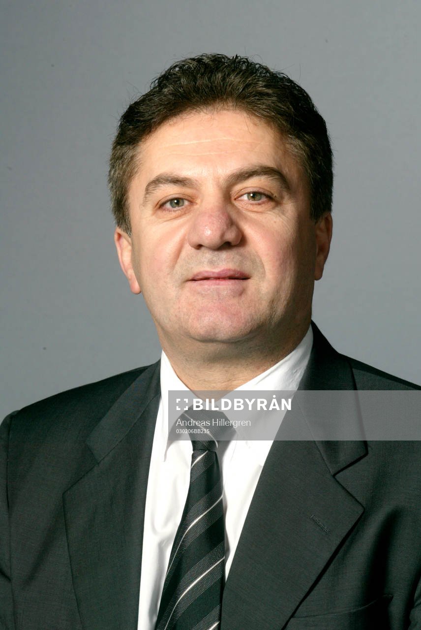  Charlie Sharro, Sportchef.