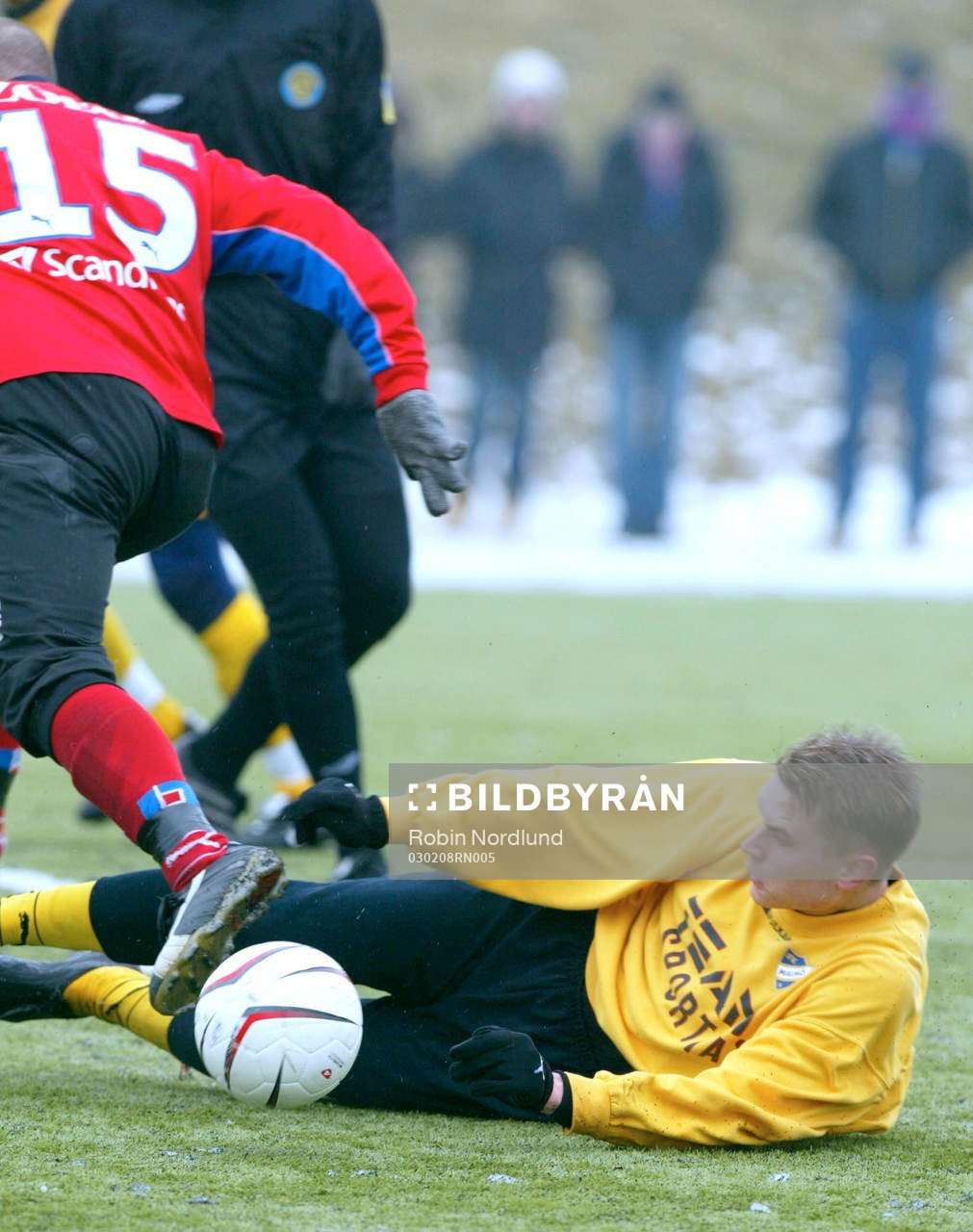 Dan Ingvarsson, offrar sig för laget