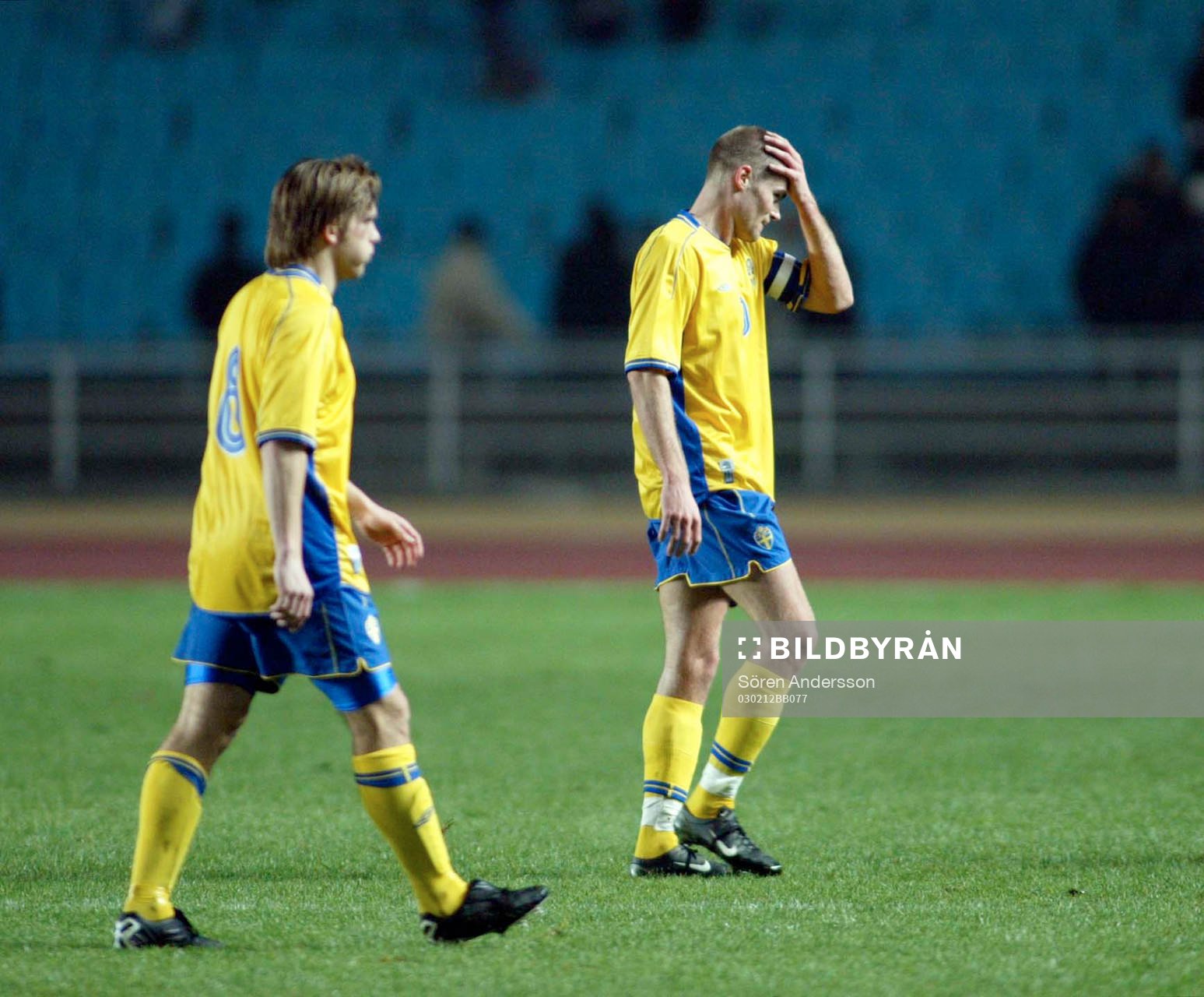 Olof Mellberg och Anders Svensson , Sverige deppar