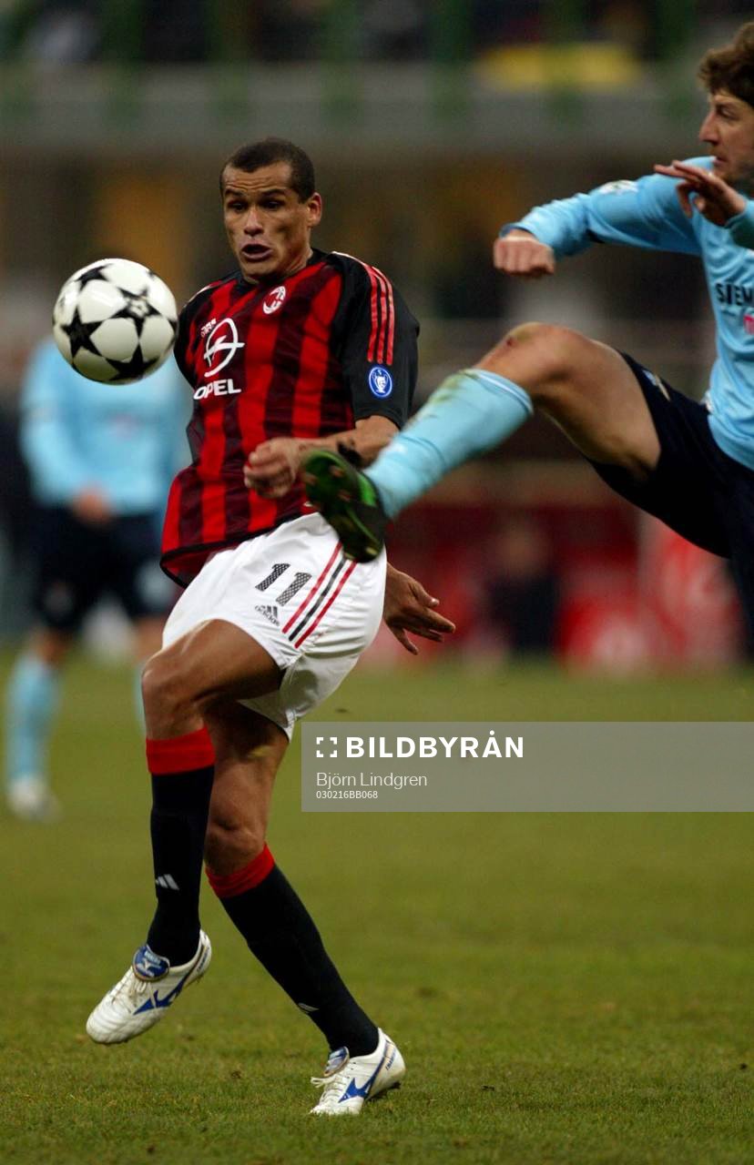 Rivaldo i kamp om bollen med Negro