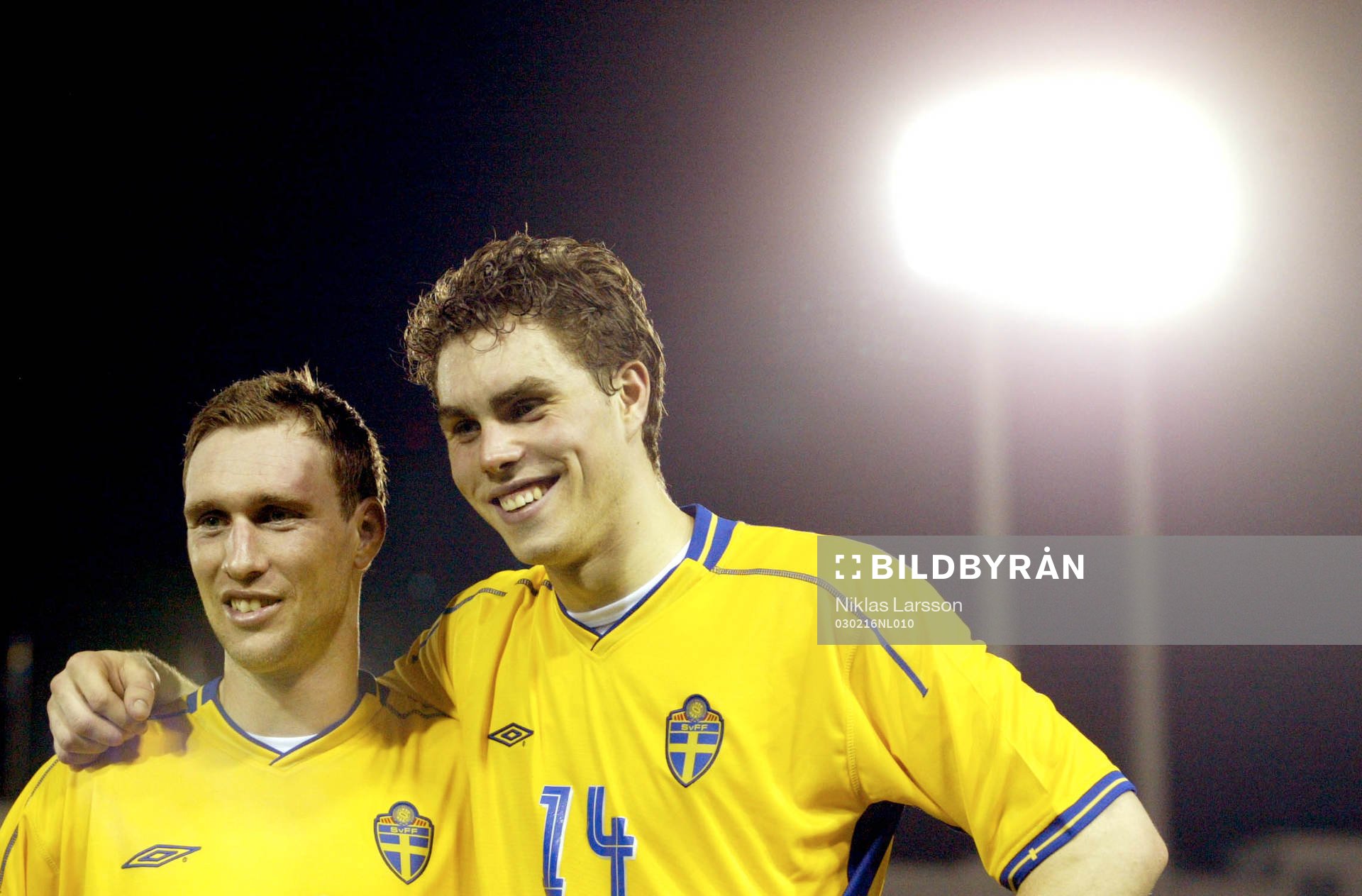 Fotboll, Kings Cup, Sverige - Qatar:  Målskyttarna Niklas Skoog och Johan Elmander, Sverige poserar framför kameran.
