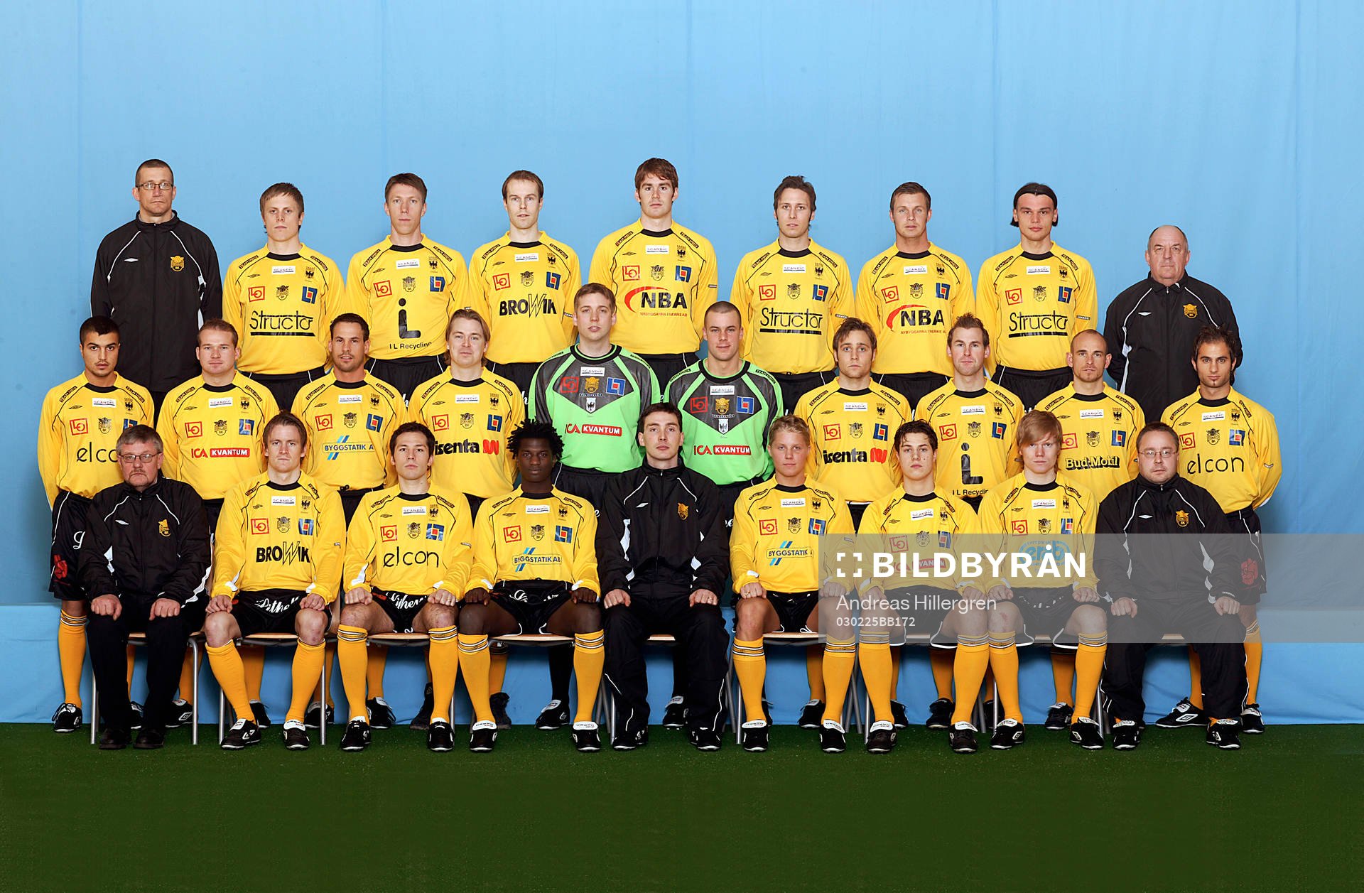 Bakre raden fr v; Dan Larsson, målvaktstränare, Johan