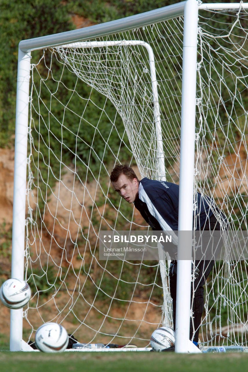 Fredrik Larsson,  målvakt