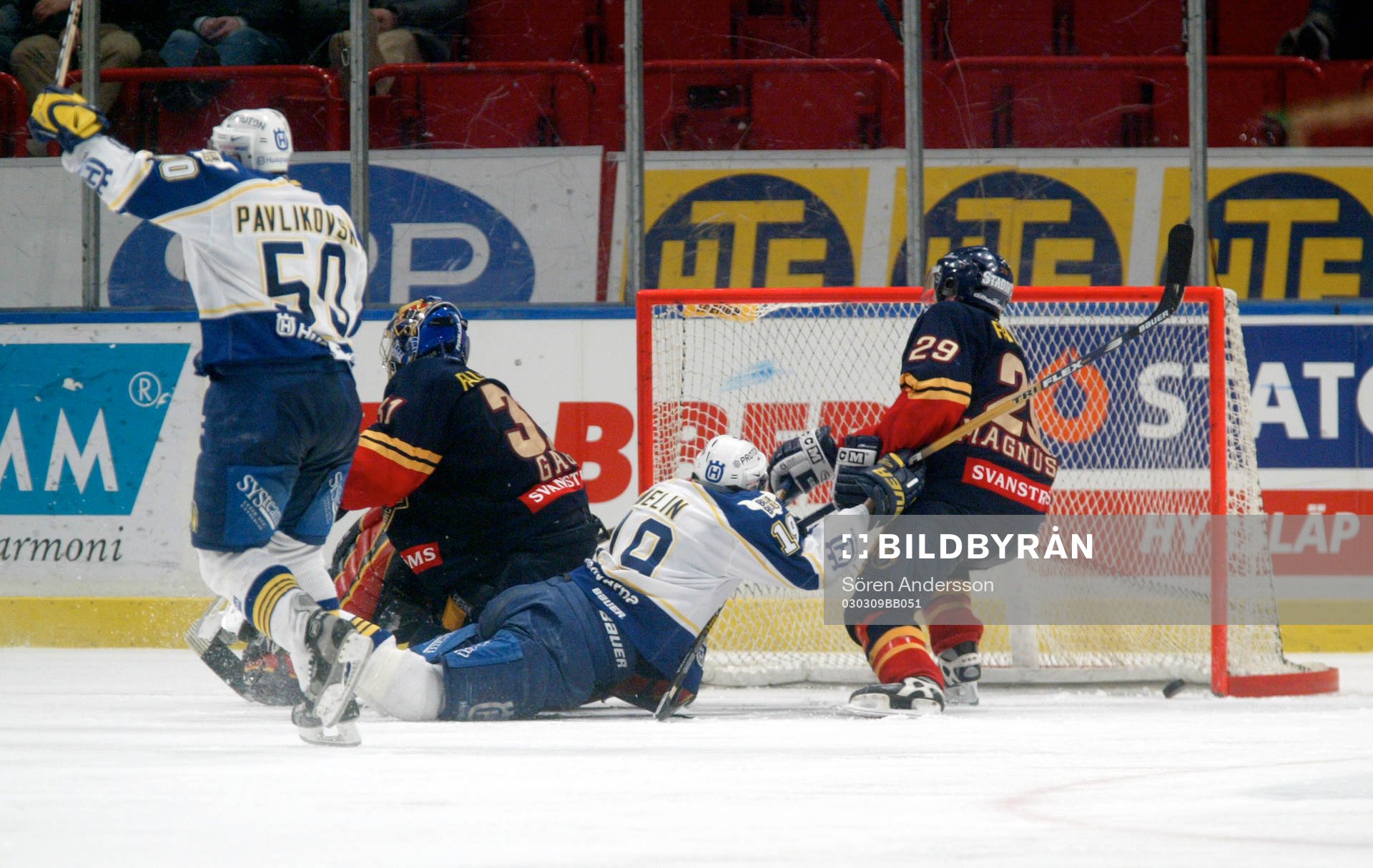 Björn Melin och Richard Pavlikovsky, HV71 vid 3-2 målet