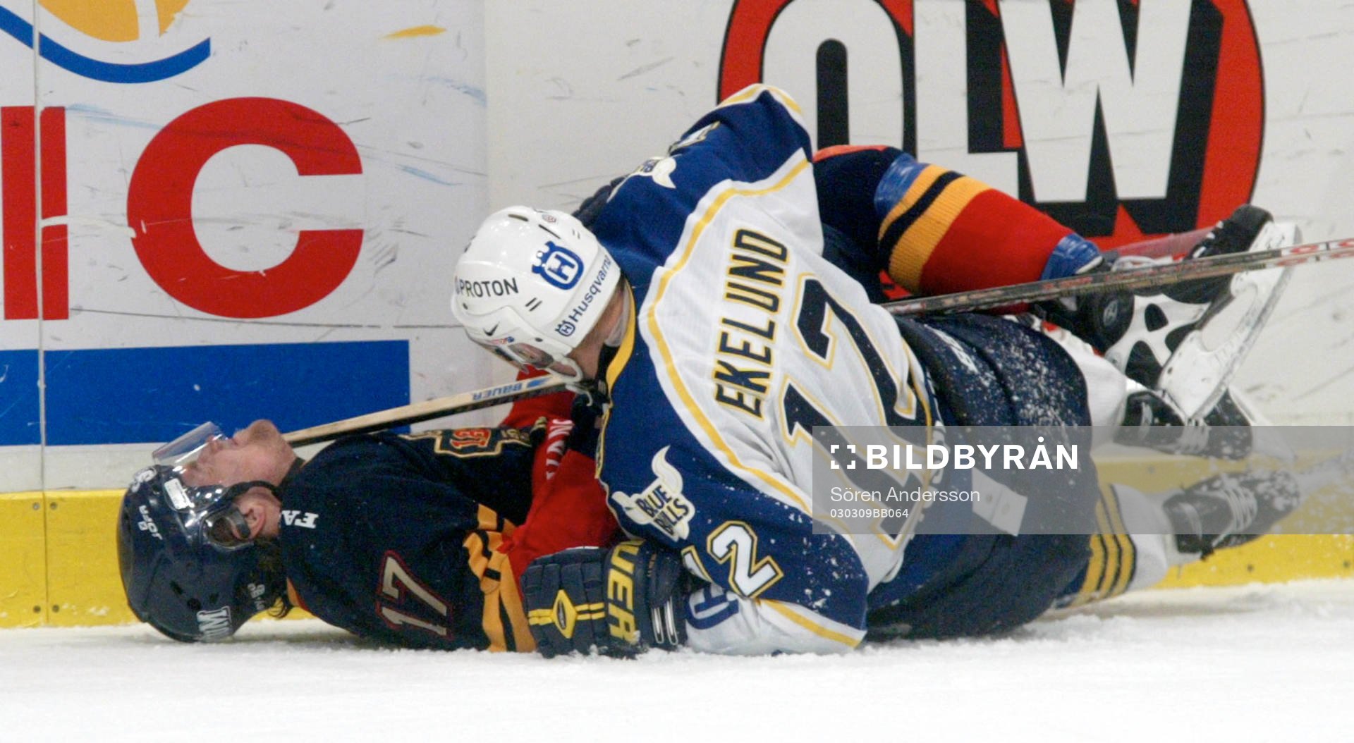 Peter Ekelund, HV71 sänker Mathias Tjärnqvist,