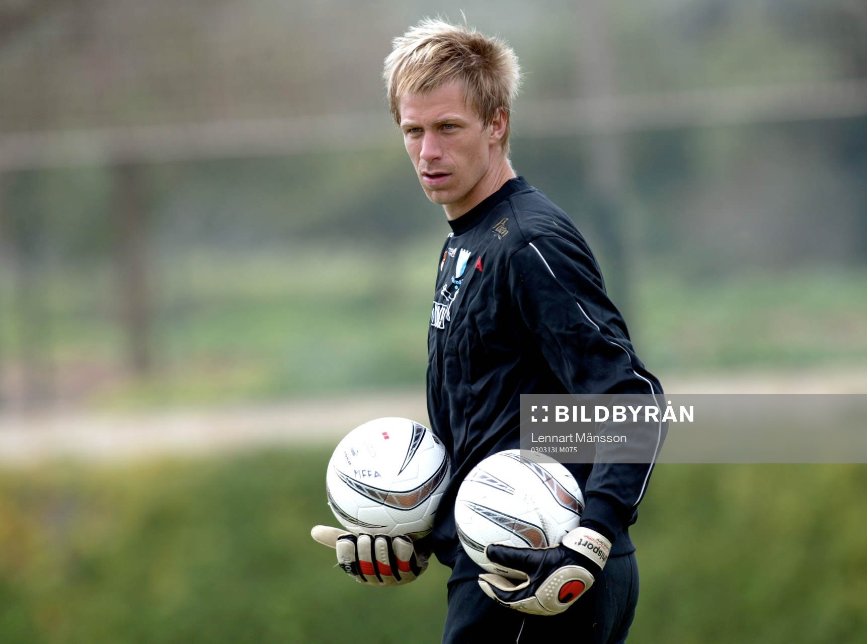 Mattias Asper, målvakt. Bollar