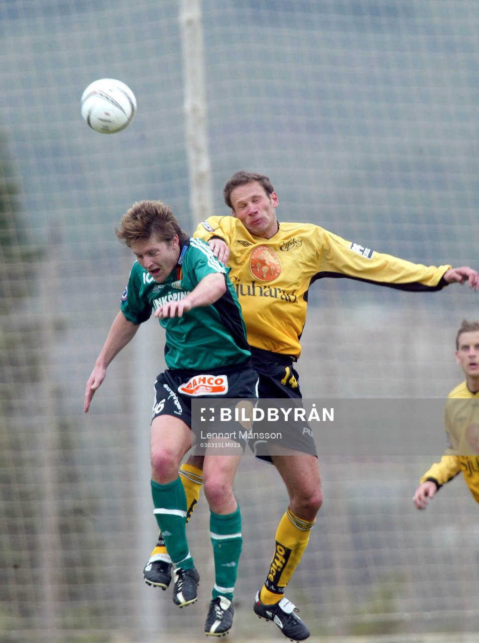 Johan Wallinder nickduellerar med Joakim Alexandersson
