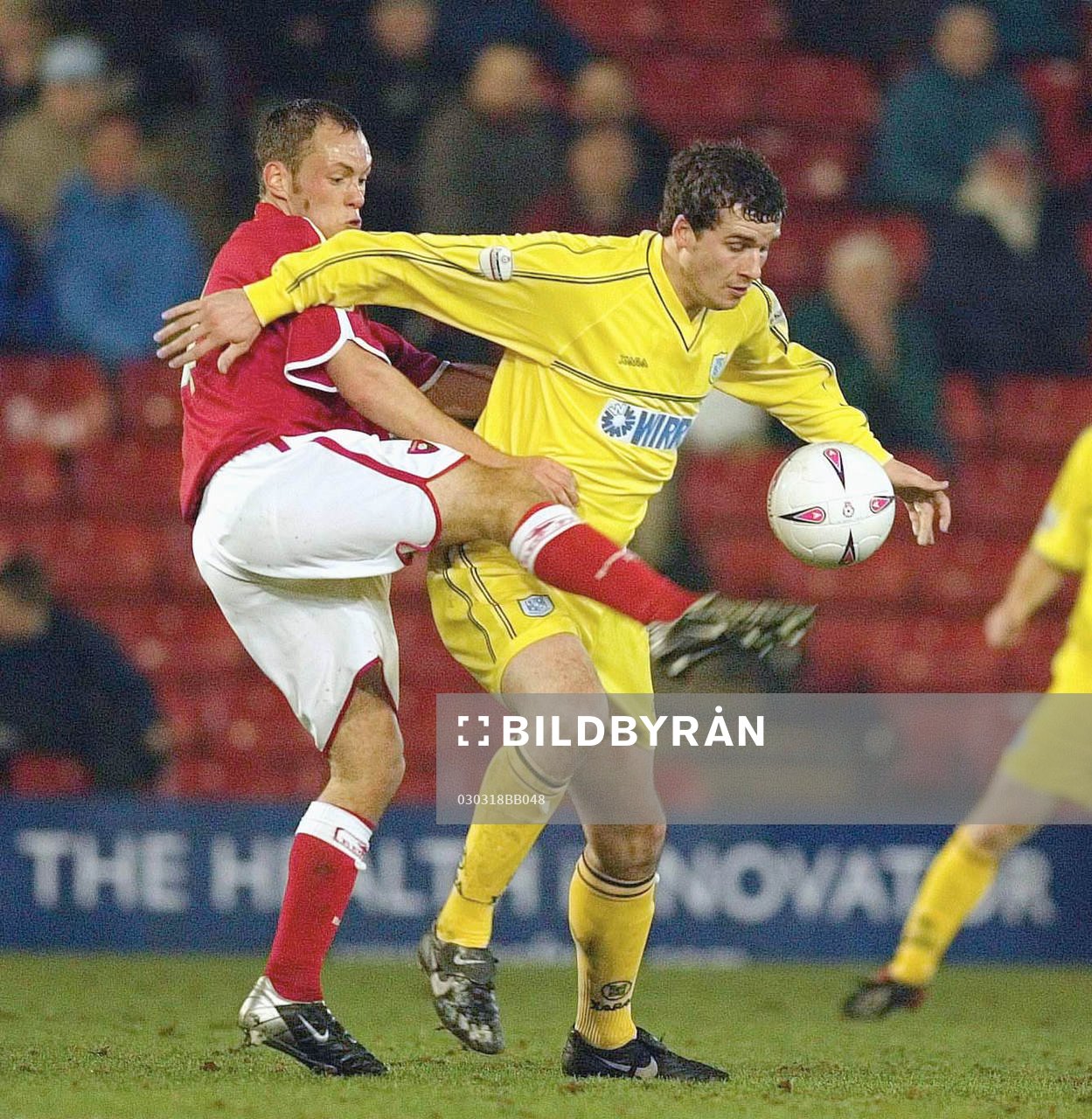  Neil Austin, Barnsley kämpar mot Simon Haworth, Tranmere.
