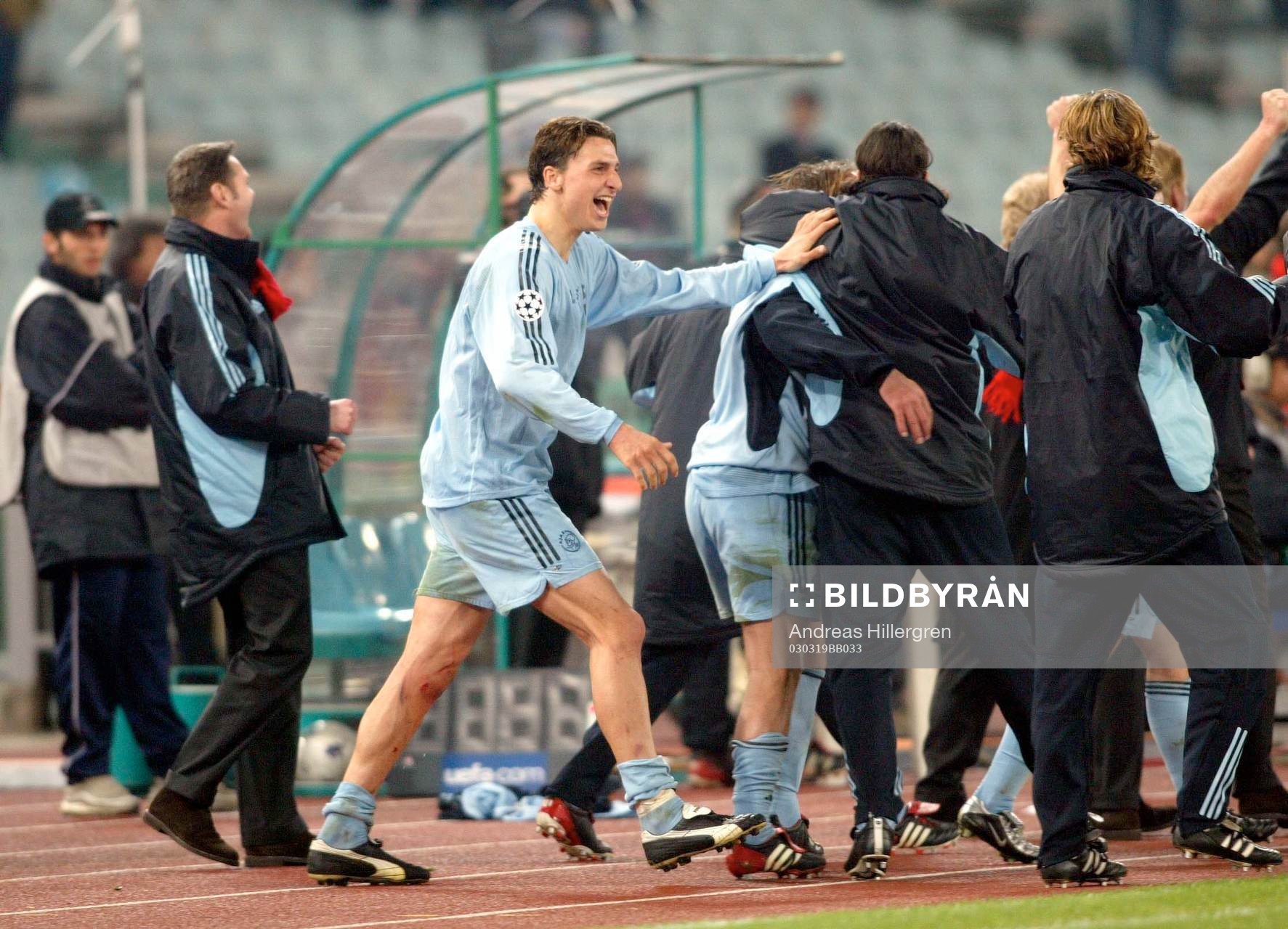  Zlatan Ibrahimovic, Ajax, jublar på bänken.
© Bildbyrån - 26713 D