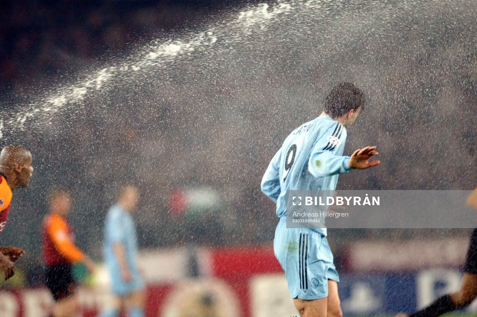 Roma - Ajax, Zlatan Ibrahimovic, Ajax, träffas av