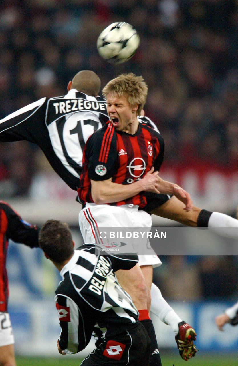 Laursen och Trezeguet. Nick, nickduell