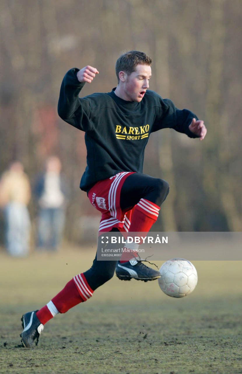 Fotboll, Johan Persson, från Tollarp, 18 år blev klar