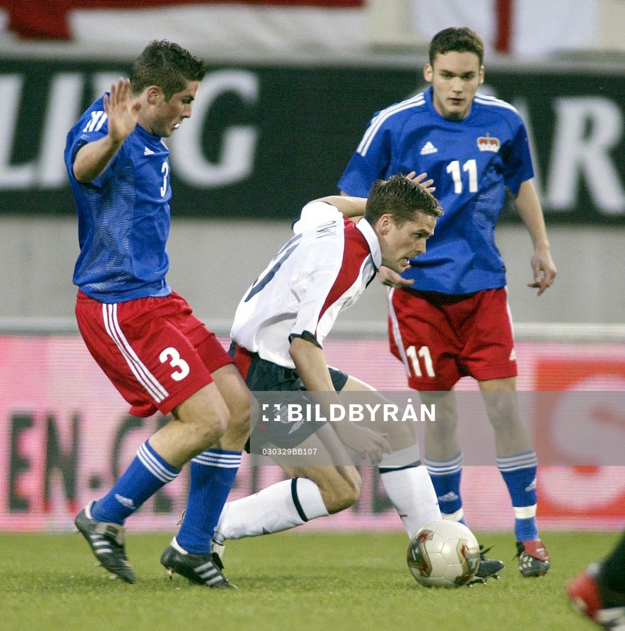 Michael Owen, England utmanar Fabio D'elia och Andreas