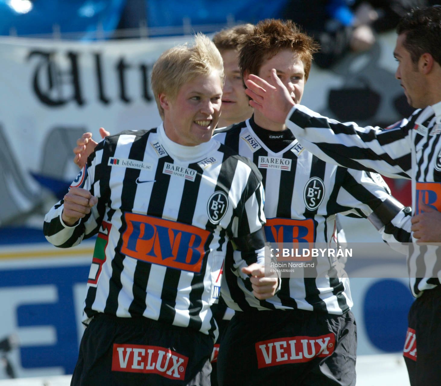 Premiärmålet efter 4 min, målskytten Mathias Eklund grattas av Johan Andersson och Hasan Cetinkaya. Jubel.