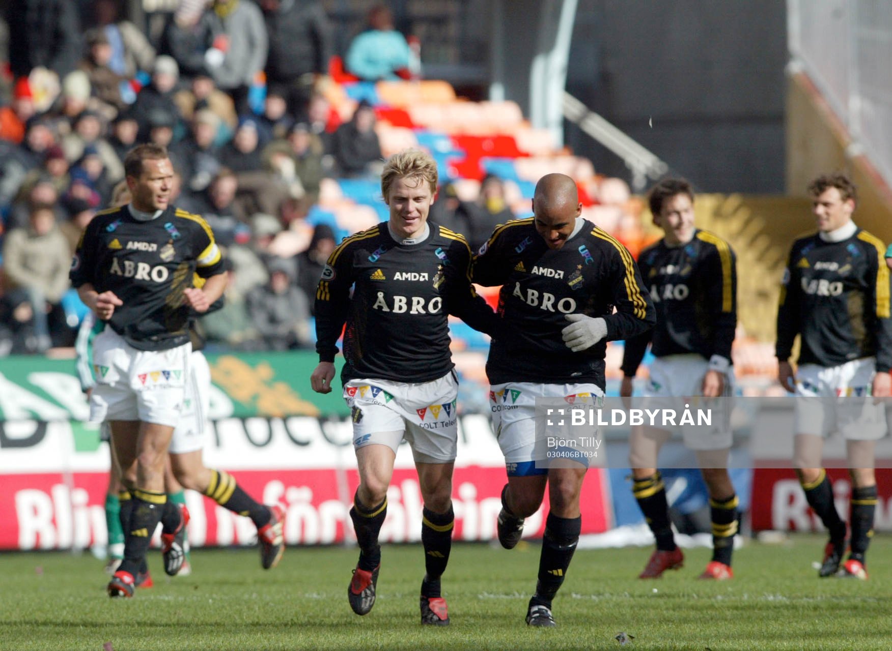 Karl Corneliusson, AIK gratuleras av Jimmy Tamandi