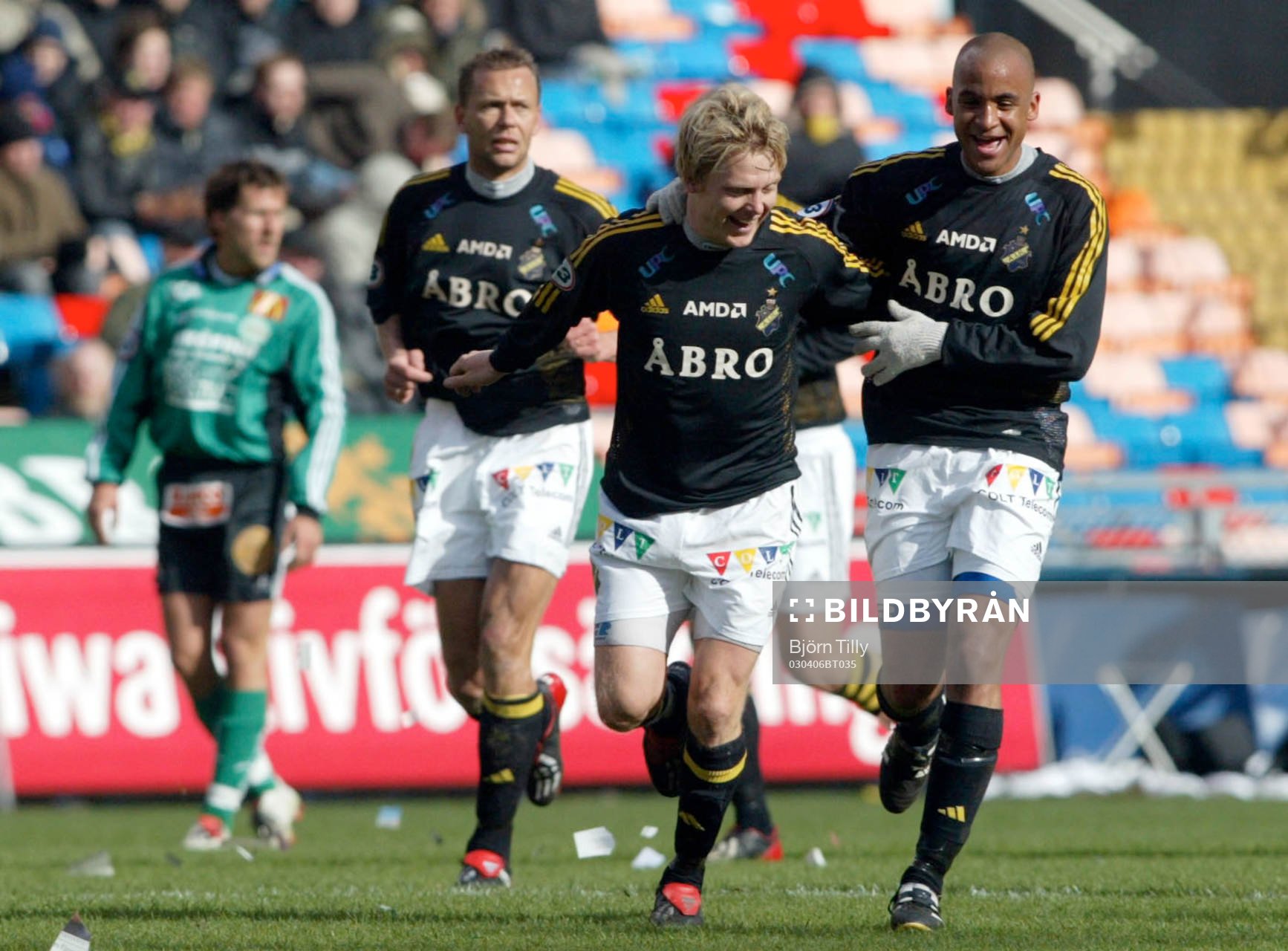 Karl Corneliusson, AIK gratuleras av Jimmy Tamandi